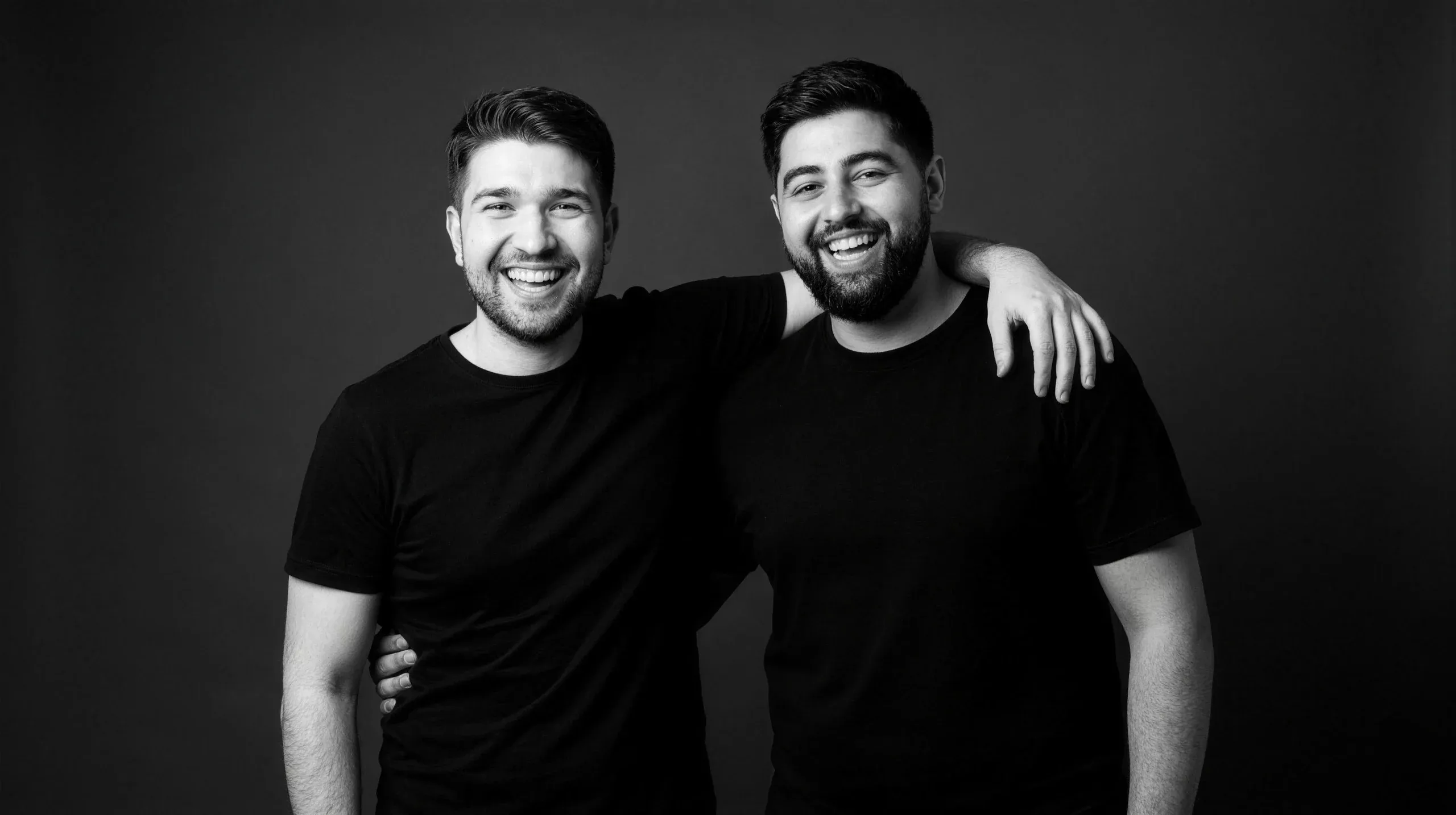 Black-and-white portrait of Dennis Achtziger and Bonyad Nouri, the founders of Treubar